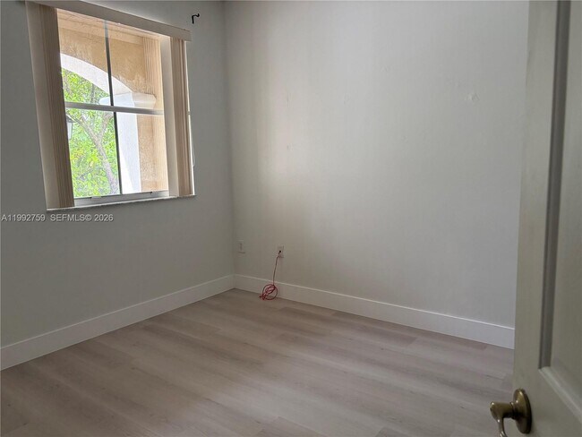 Building Photo - 2281 NE 42nd Ave