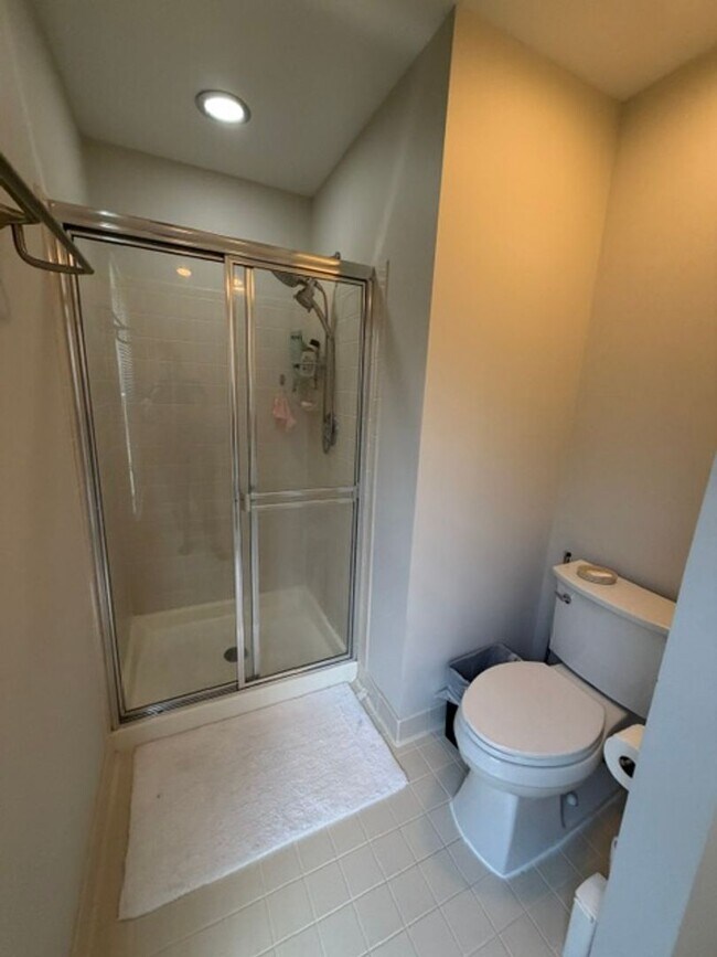 Building Photo - SPACIOUS SF HOME IN GERMANTOWN