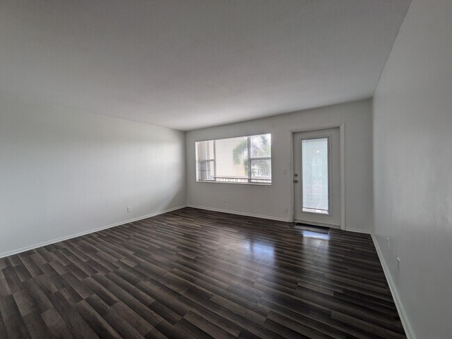 Building Photo - 131 Doolen Ct