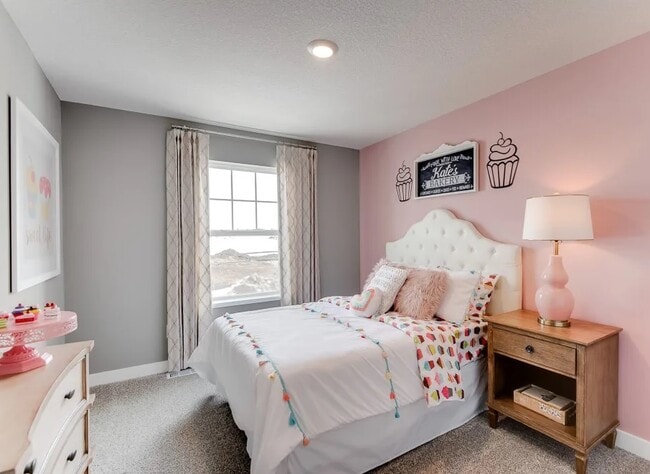 Building Photo - 1st Month Free! Charming, Sophisticated Ho...