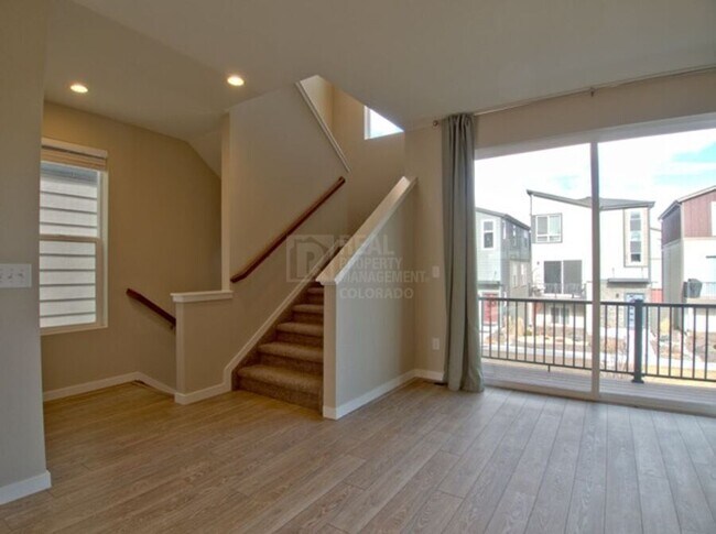 Building Photo - 1374 Sunshine Vly Wy