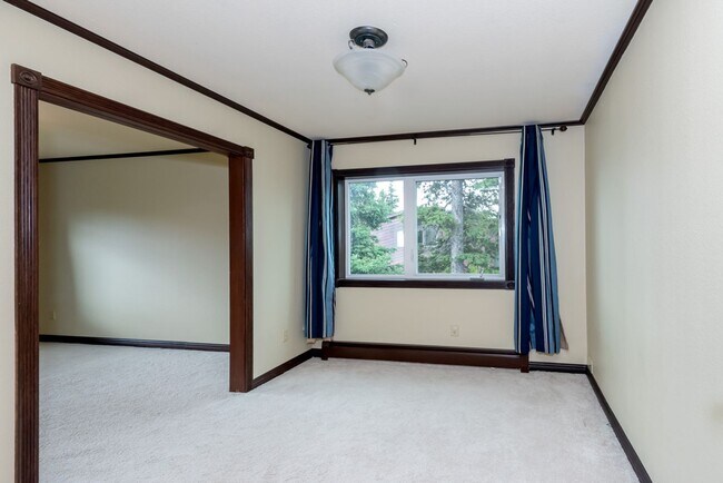 Building Photo - 11071 Mountain Lake Dr