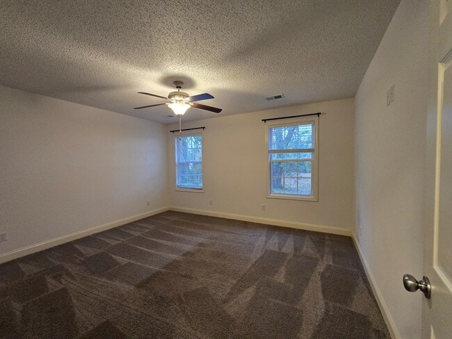 Building Photo - 982 Westfield Ct