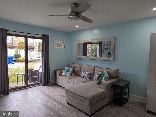 Building Photo - 725 Allen Dr