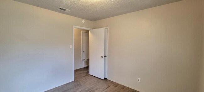 Building Photo - 218 Dodson St