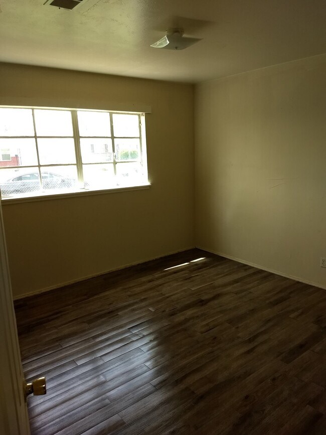 Building Photo - 920 Gardenia St