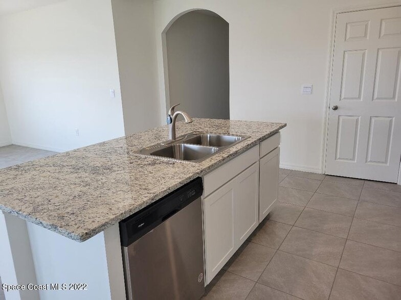 Center Island - 3619 Foggy Mist Rd SE