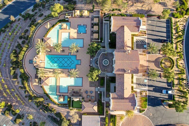 Building Photo - Luxury Resort Style Condo in Lake Las Vegas