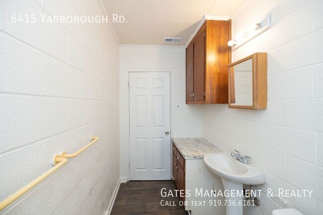 Building Photo - 6415 Yarborough Rd