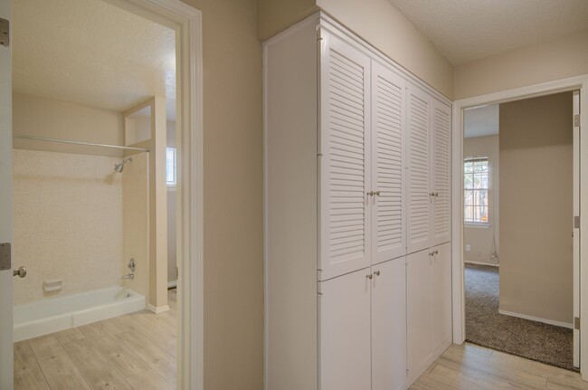 Building Photo - Beautifully Remodeled NE Heights/Uptown Ar...