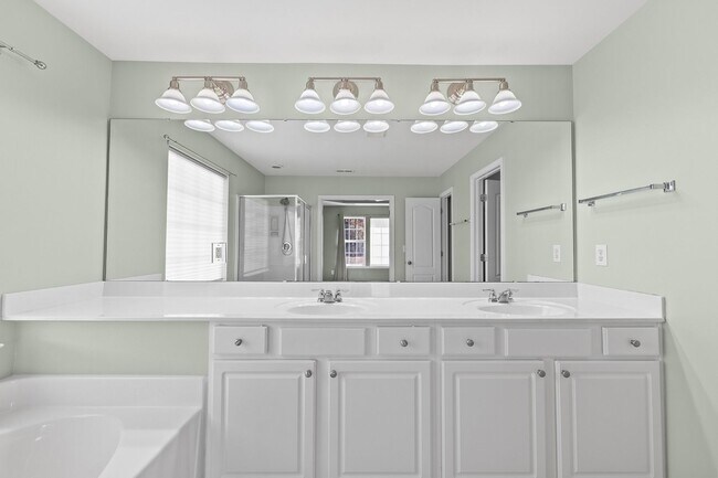 Building Photo - **Lovely 4/2.5 House in Wakefield Plantation**