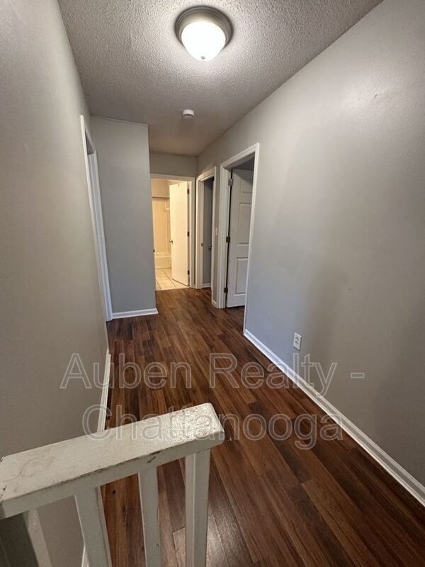 Building Photo - 1317 Village Green Dr