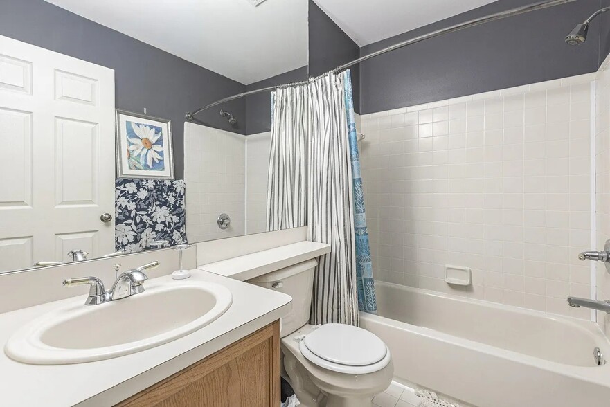 Building Photo - 151 Commons Cir