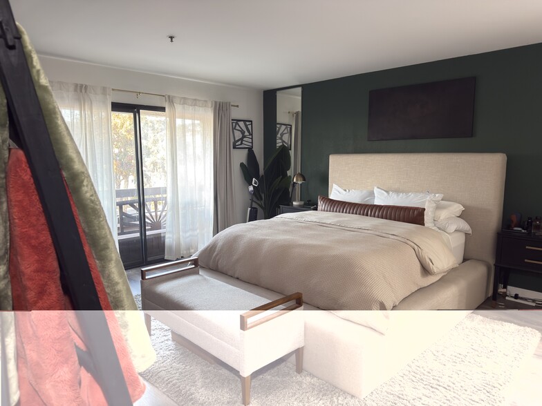 Building Photo - 5605 Friars Rd