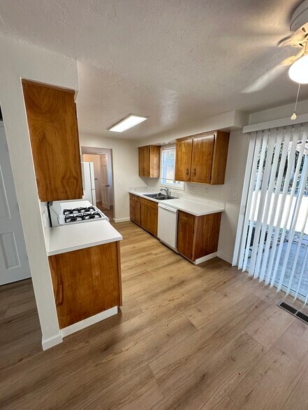 Building Photo - 1253 Piper Ln