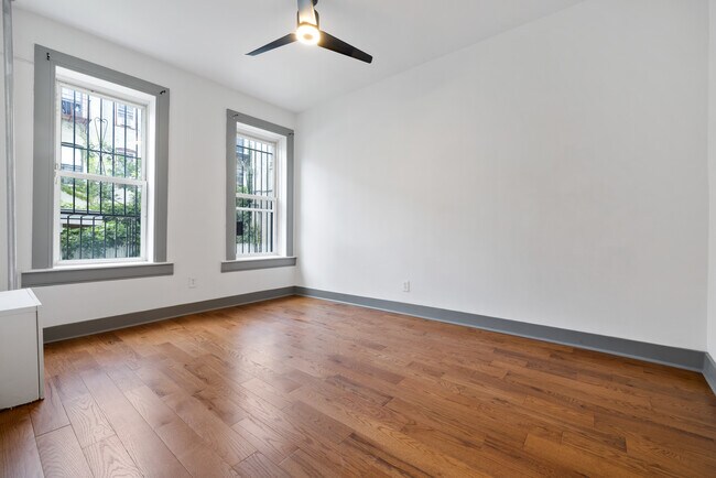 Building Photo - 14 Oakland Pl