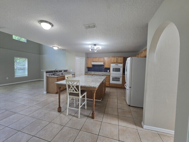 Building Photo - 405 Brooklet Cir
