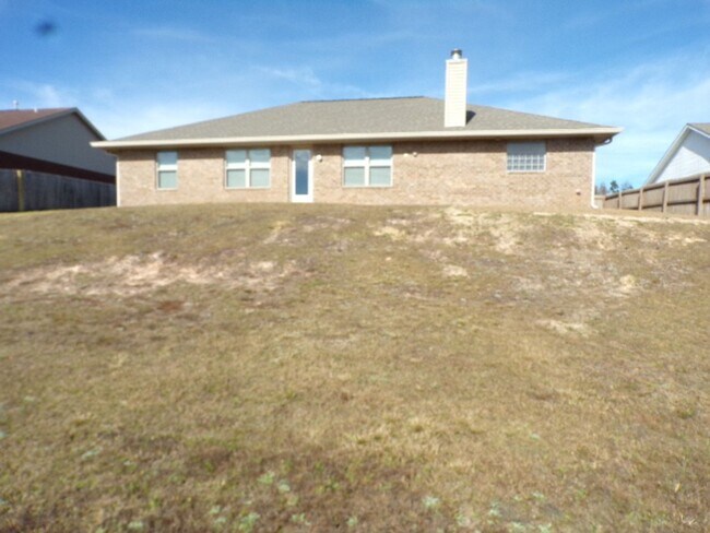 Building Photo - Spacious 3-Bedroom Home
