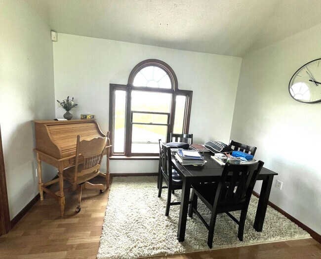 Building Photo - Spacious 4BR/3.5BA Single Family Home on 2...