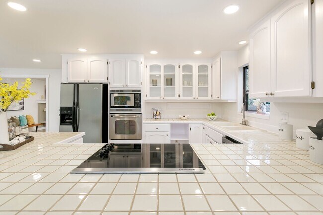 Building Photo - JENSEN DUPLEX