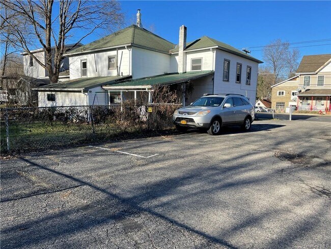 Building Photo - 9 Main St