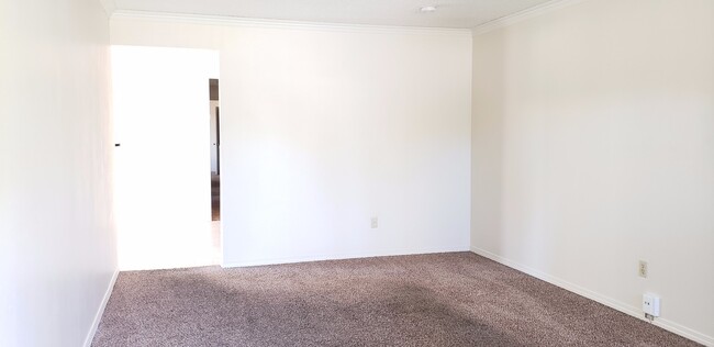 Primary Photo - Affordable 3 Bedroom Duplex in Sparks!