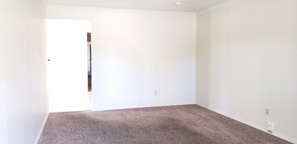 Building Photo - Affordable 3 Bedroom Duplex in Sparks!