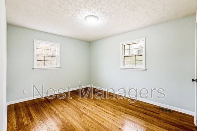 Building Photo - 909 Kaywood Dr