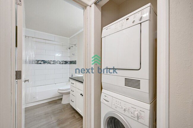 Building Photo - Beautiful home with 2 beds and 1 bath for ...