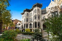 Building Photo - Luxurious Penthouse Retreat in the Heart of Chicago's Desirable Near West Side