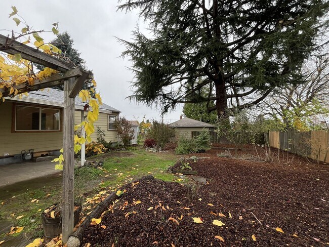 Building Photo - Cozy Portland Gem with Bright, Open Living...