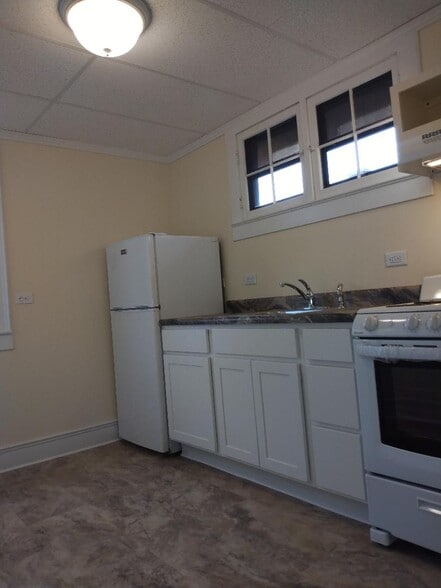 Kitchen - 16 Oak St