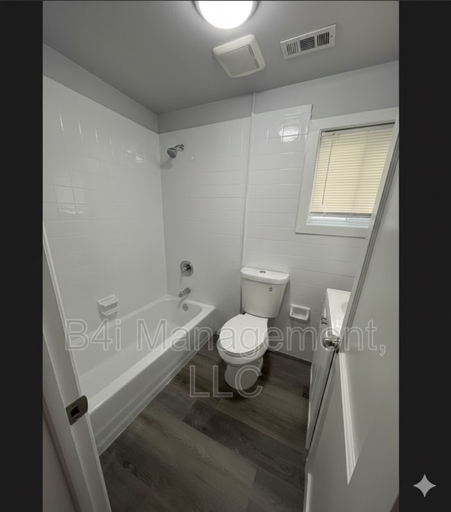 Building Photo - 1904 Lincoln St