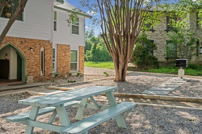 Building Photo - 3436 Willowrun Dr