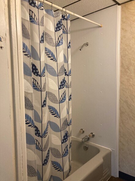 Building Photo - 3805 Greensprings Ave