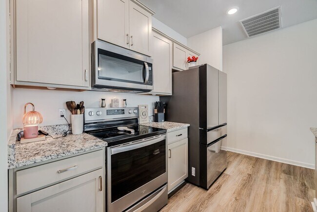 Building Photo - 161 Holloway Hl