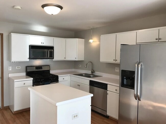 Building Photo - 8 Crabapple Ct