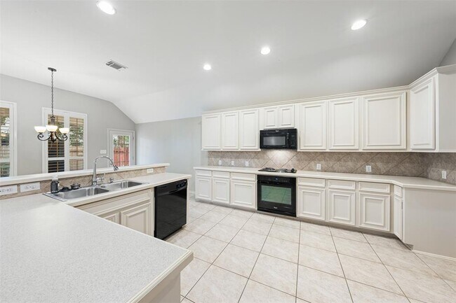 Building Photo - 21922 Rivergate Ct