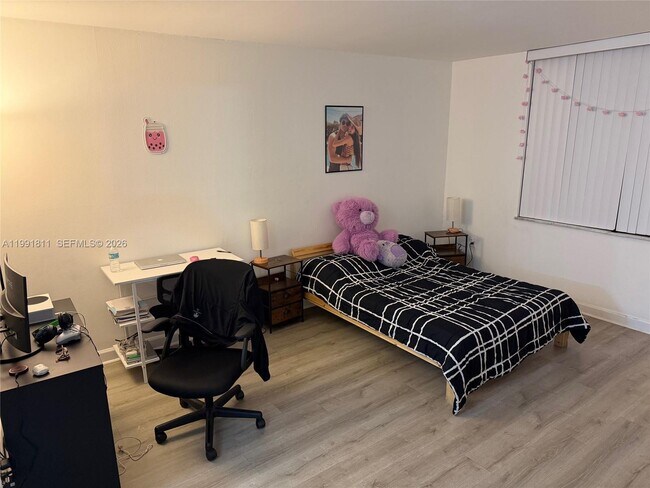 Building Photo - 13120 SW 92nd Ave