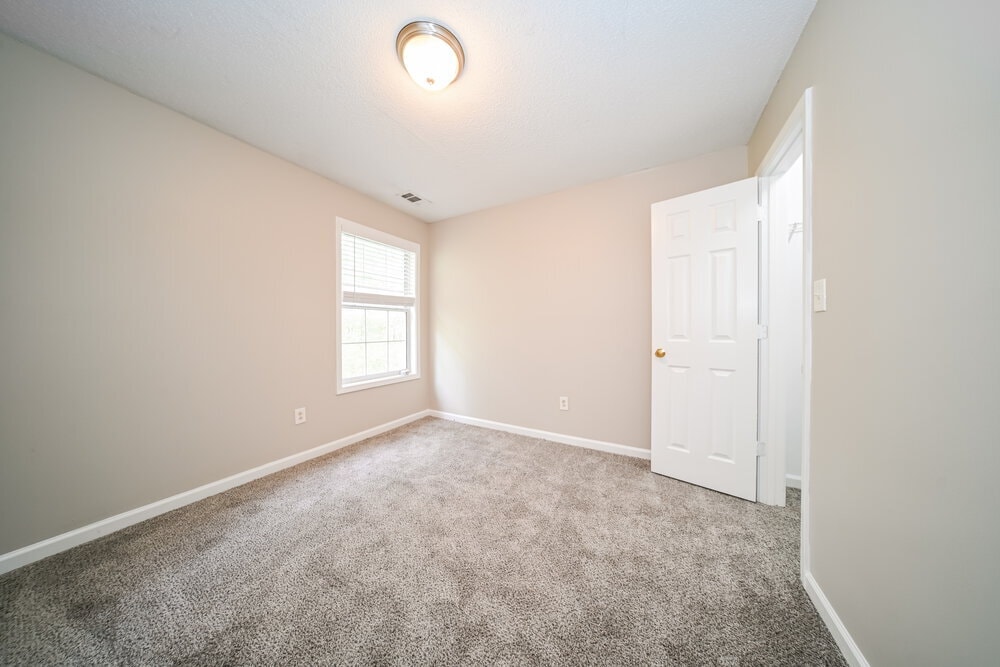 Building Photo - 7130 Ravenwood Ln