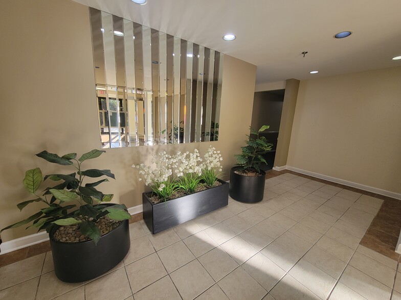Lobby - 5450 Astor Ln