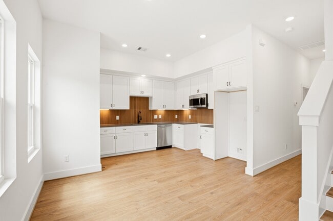 Building Photo - 7841 Sunnyhill St
