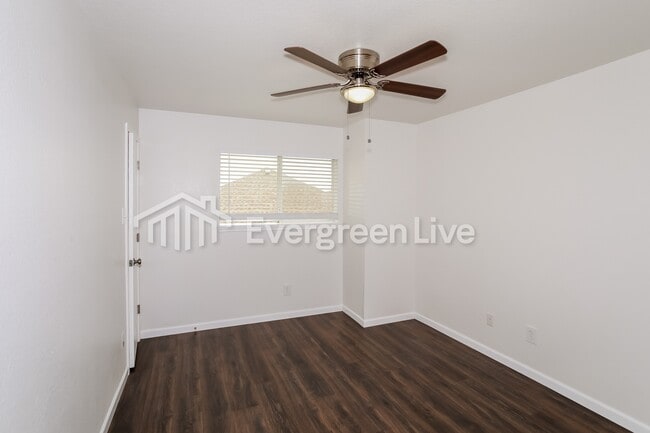 Building Photo - 1100 Beechwood Ln