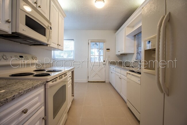 Building Photo - Cute 3/3 Home Near Sodo