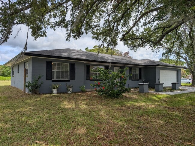 Primary Photo - 1101 Lodge Cir