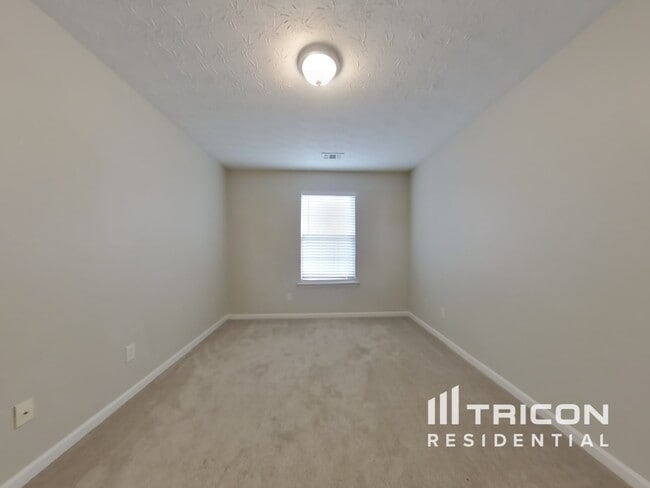 Building Photo - 264 Silver Ridge Dr