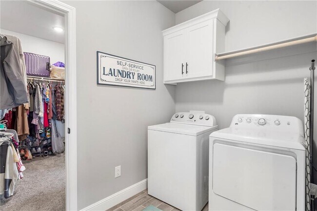 Building Photo - 102 Manfield Ave