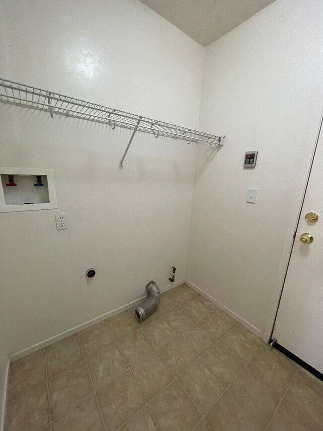 Building Photo - Lovely NW Visalia home coming soon!