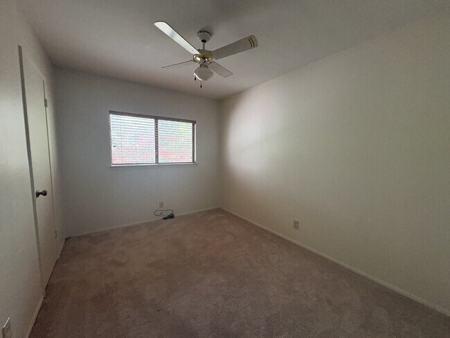 Building Photo - Spacious 4 Bedroom Home in Live Oak