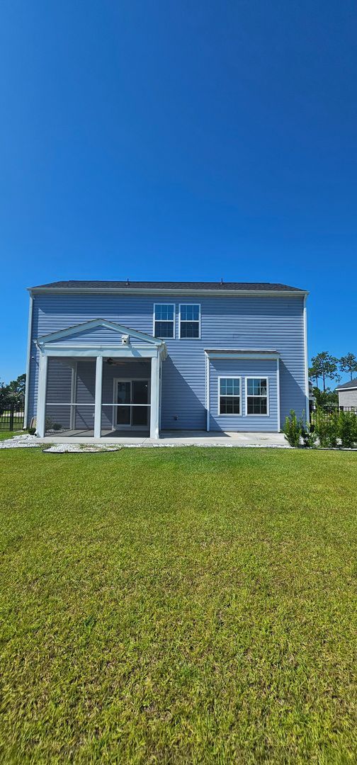 Building Photo - Live where charm meets convenience-Glenmoo...